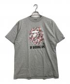 A BATHING APE×KAWSア ベイシング エイプ×カウズ）の古着「プリントTシャツ」｜グレー