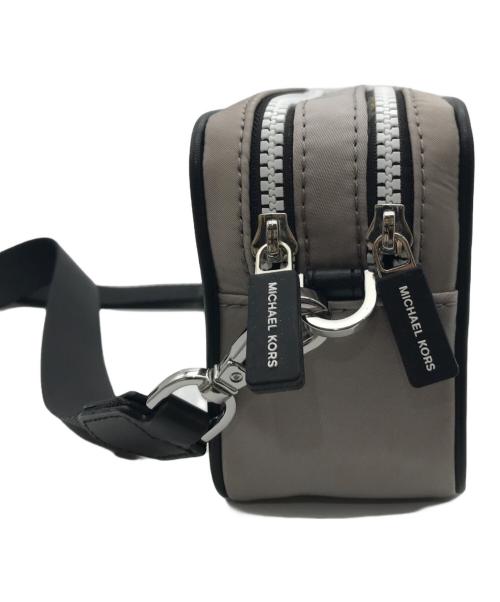 MICHAEL KORS（マイケル・コース）MICHAEL KORS (マイケルコース) KENLY SMALL CAMERA XBODYの古着・服飾アイテム