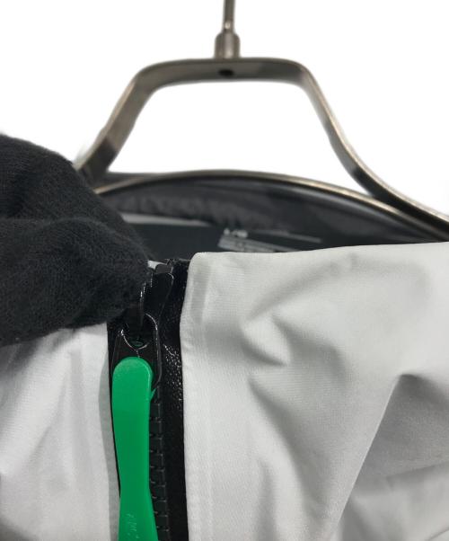 ARC'TERYX（アークテリクス）ARC'TERYX (アークテリクス) ALPHA JACKET M ブラック/ソリチュード/ジャングル サイズ:Lの古着・服飾アイテム