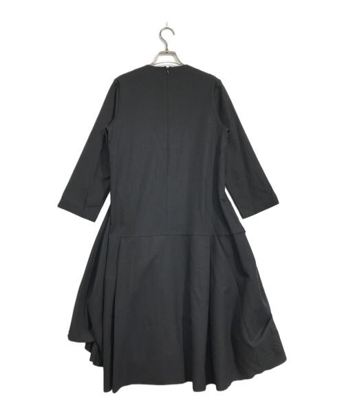 hue DAY TO EVENING（ヒュー デイ トゥ イブニング）hue DAY TO EVENING (ヒュー デイ トゥ イブニング) パール付ワンピース ブラック サイズ:38の古着・服飾アイテム