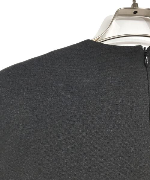 hue DAY TO EVENING（ヒュー デイ トゥ イブニング）hue DAY TO EVENING (ヒュー デイ トゥ イブニング) パール付ワンピース ブラック サイズ:38の古着・服飾アイテム