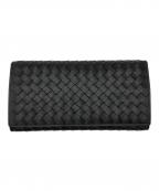 BOTTEGA VENETAボッテガベネタ）の古着「イントレチャート二つ折りロングウォレット」｜ブラック