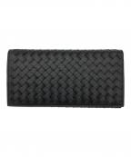 BOTTEGA VENETAボッテガベネタ）の古着「イントレチャート二つ折りロングウォレット」｜ブラック