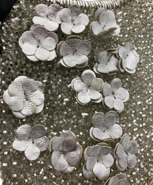 ANTEPRIMA（アンテプリマ）ANTEPRIMA (アンテプリマ) フラワーモチーフワイヤーハンドバッグ シルバーの古着・服飾アイテム