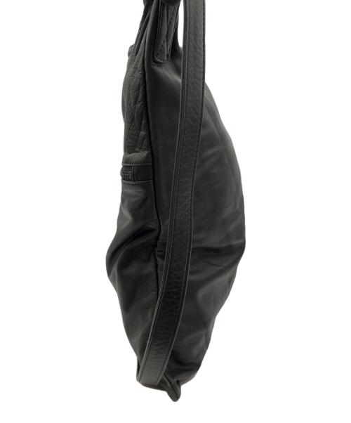 ISAMU KATAYAMA BACKLASH（イサムカタヤマ・バックラッシュ）ISAMU KATAYAMA BACKLASH (イサムカタヤマ・バックラッシュ) レザーショルダーバッグ ブラックの古着・服飾アイテム