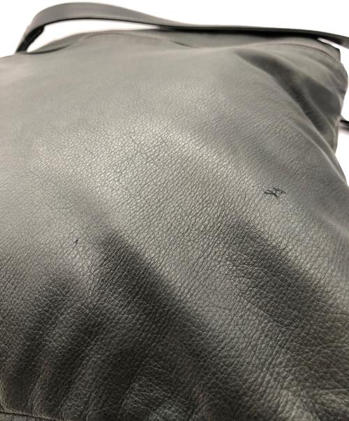 ISAMU KATAYAMA BACKLASH（イサムカタヤマ・バックラッシュ）ISAMU KATAYAMA BACKLASH (イサムカタヤマ・バックラッシュ) レザーショルダーバッグ ブラックの古着・服飾アイテム