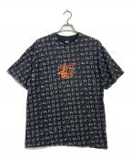 stussyステューシー）の古着「総柄ロゴカットソー」｜ブラック