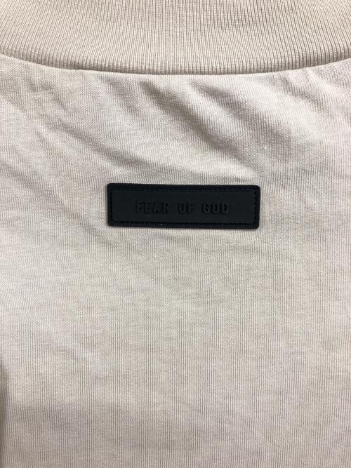 FOG ESSENTIALS（フィアオブゴッド エッセンシャル）FOG ESSENTIALS (フィアオブゴッド エッセンシャル) Tシャツ ベージュ サイズ:Mの古着・服飾アイテム