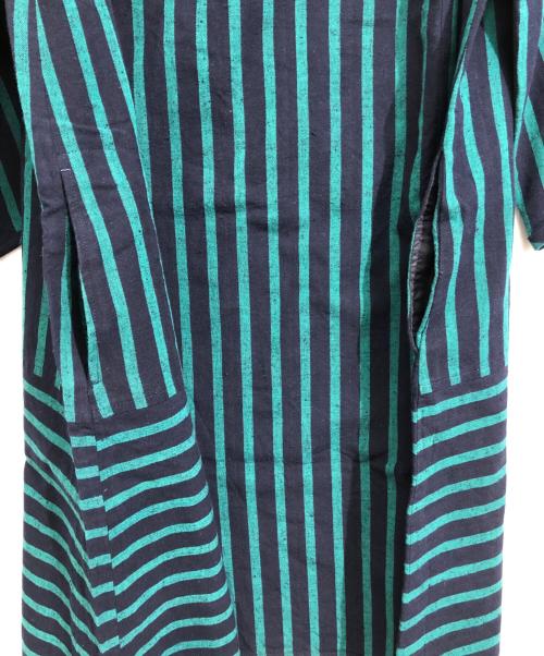 儀右衛門（ギエモン）儀右衛門 (ギエモン) リネンストライプワンピース ネイビー×グリーン サイズ:FREEの古着・服飾アイテム