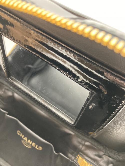 CHANEL（シャネル）CHANEL (シャネル) ココマークエナメルバニティバッグ ブラックの古着・服飾アイテム