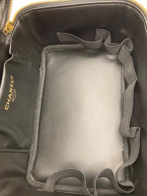 CHANEL（シャネル）CHANEL (シャネル) ココマークエナメルバニティバッグ ブラックの古着・服飾アイテム
