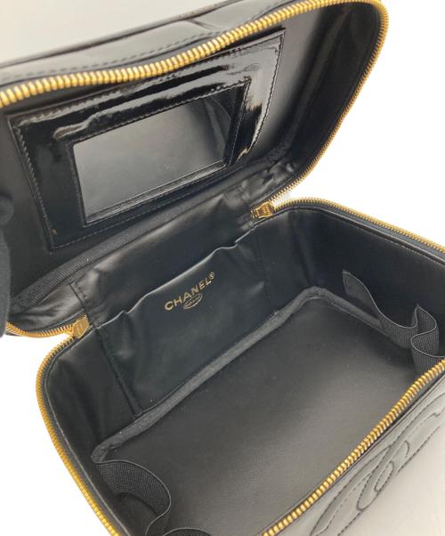 CHANEL（シャネル）CHANEL (シャネル) ココマークエナメルバニティバッグ ブラックの古着・服飾アイテム