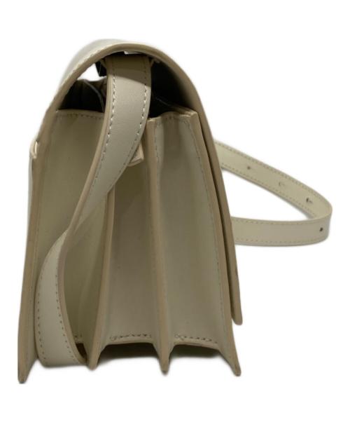 FOLNUA（フォルニュア）FOLNUA (フォルニュア) ショルダーバッグ ホワイトの古着・服飾アイテム