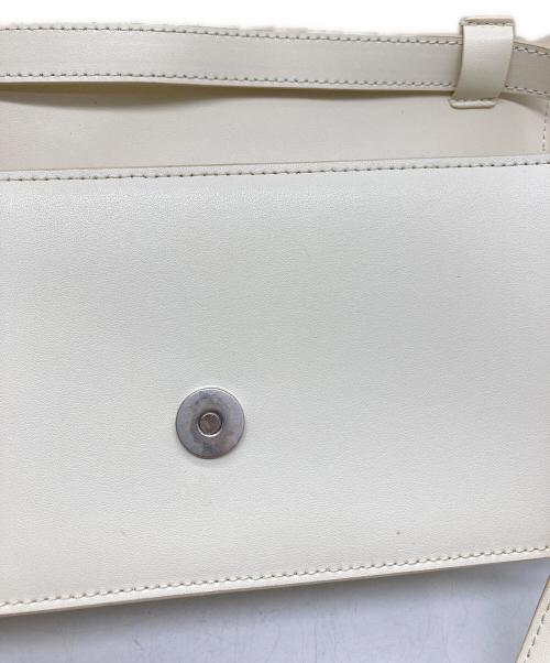 FOLNUA（フォルニュア）FOLNUA (フォルニュア) ショルダーバッグ ホワイトの古着・服飾アイテム