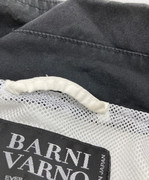 BARNI VARNO（バーニヴァーノ）BARNI VARNO (バーニヴァーノ) ロゴワッペンジャケット ホワイト サイズ:LLの古着・服飾アイテム