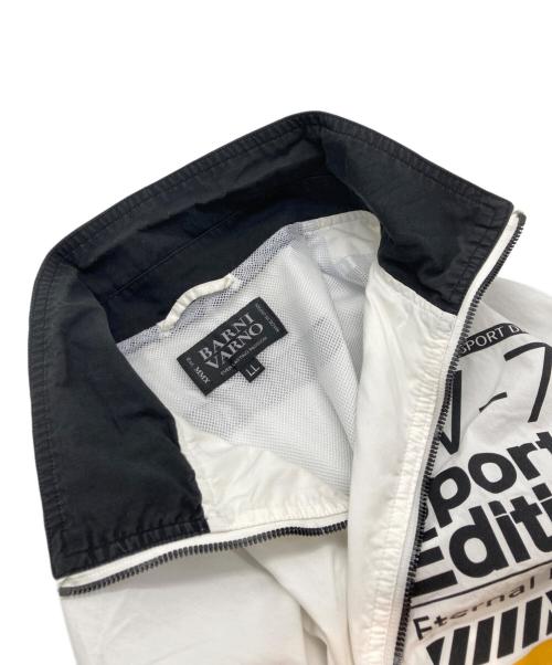 BARNI VARNO（バーニヴァーノ）BARNI VARNO (バーニヴァーノ) ロゴワッペンジャケット ホワイト サイズ:LLの古着・服飾アイテム