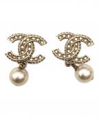CHANELシャネル）の古着「ココマークパール付きピアス」｜ゴールド