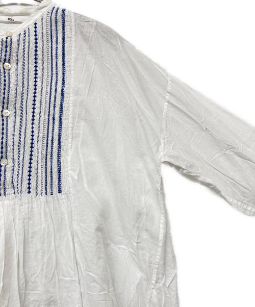 45R（フォーティファイブ・アール）45R (フォーティファイブ・アール) バンドカラーギャザー刺繍ブラウス ホワイト サイズ:SIZE 0の古着・服飾アイテム