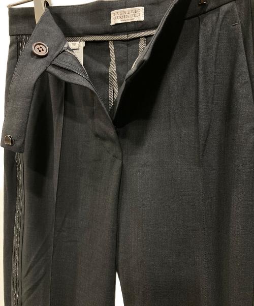 BRUNELLO CUCINELLI（ブルネロクチネリ）BRUNELLO CUCINELLI (ブルネロクチネリ) サイドラインセンタープレスパンツ ブラック サイズ:36の古着・服飾アイテム