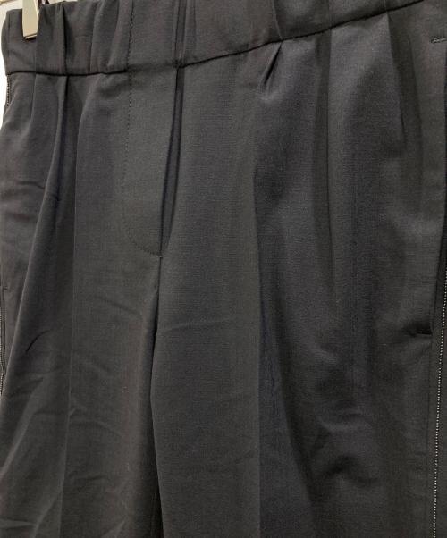 BRUNELLO CUCINELLI（ブルネロクチネリ）BRUNELLO CUCINELLI (ブルネロクチネリ) サイドラインセンタープレスパンツ ブラック サイズ:36の古着・服飾アイテム