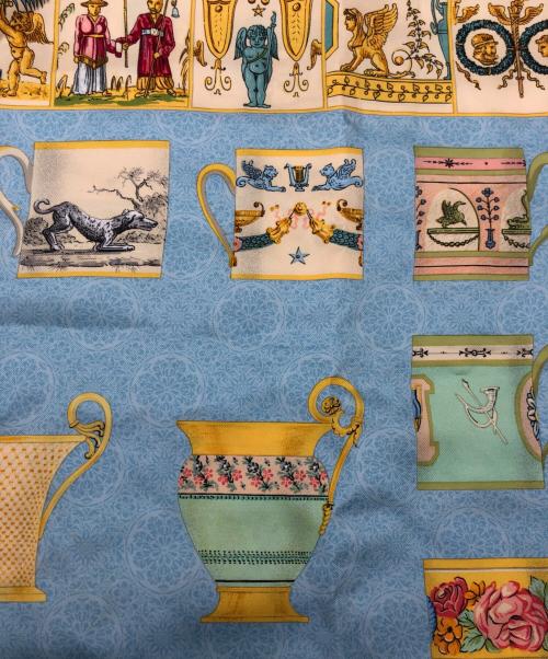 GUCCI（グッチ）GUCCI (グッチ) カップ柄シルクスカーフ スカイブルーの古着・服飾アイテム