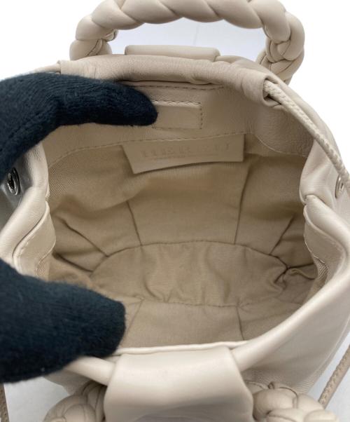 HEREU（ヘリュー）HEREU (ヘリュー) BOMBON ハンドバッグ アイボリーの古着・服飾アイテム