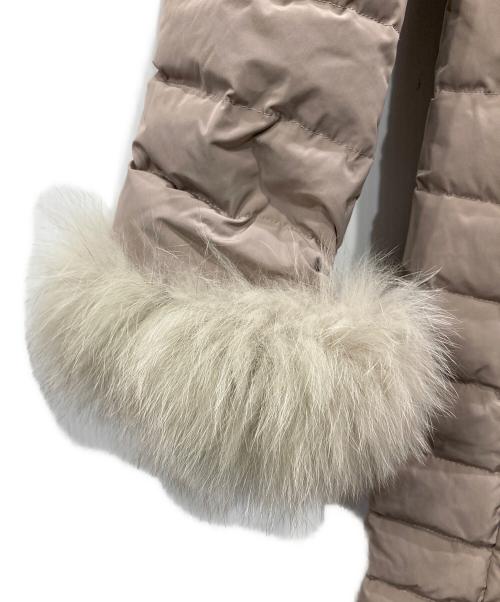 UNITED ARROWS TOKYO（ユナイテッドアローズトウキョウ）UNITED ARROWS TOKYO (ユナイテッドアローズトウキョウ) フォックスファー付ダウンコート ベージュ サイズ:38の古着・服飾アイテム