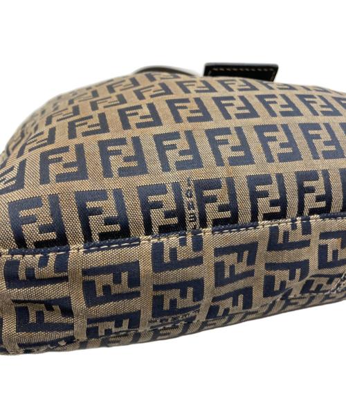 FENDI（フェンディ）FENDI (フェンディ) マンマバケットショルダーバッグ ベージュの古着・服飾アイテム