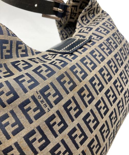 FENDI（フェンディ）FENDI (フェンディ) マンマバケットショルダーバッグ ベージュの古着・服飾アイテム
