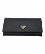 PRADAプラダ）の古着「パスケース付ロゴプレート長財布」｜ブラック