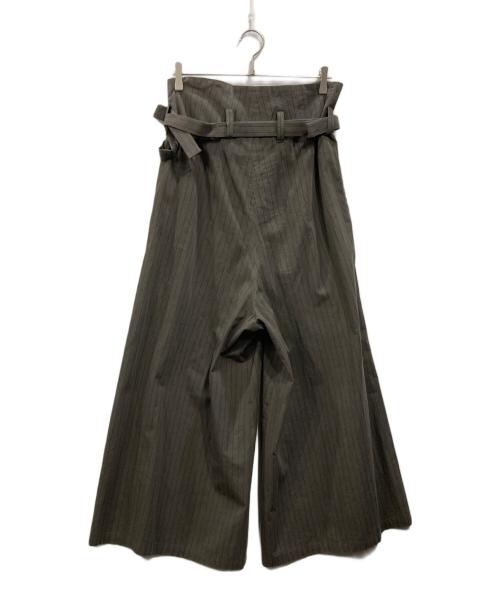 LIMI feu（リミフゥ）LIMI feu (リミフゥ) ベルト付きワイドパンツ チャコールグレー サイズ:2の古着・服飾アイテム