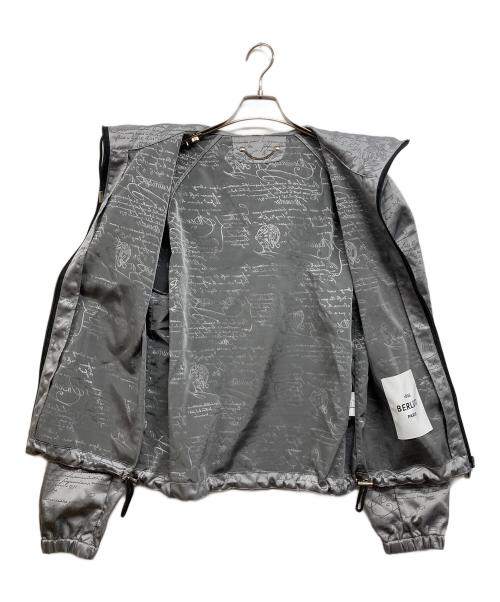 Berluti（ベルルッティ）Berluti (ベルルッティ) カリグラフィ ナイロンジップアップパーカー グレー サイズ:R50の古着・服飾アイテム