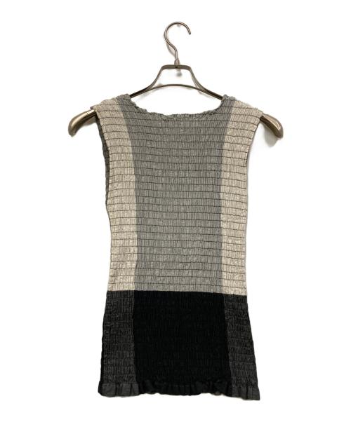 ISSEY MIYAKE（イッセイミヤケ）ISSEY MIYAKE (イッセイミヤケ) シャーリングモノクロパネルノースリーブ ホワイト×ブラック サイズ:2の古着・服飾アイテム