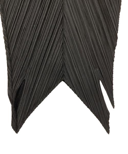 ISSEY MIYAKE FETE（イッセイミヤケフェット）ISSEY MIYAKE FETE (イッセイミヤケフェット) ノースリーブブラウス ブラック サイズ:2の古着・服飾アイテム