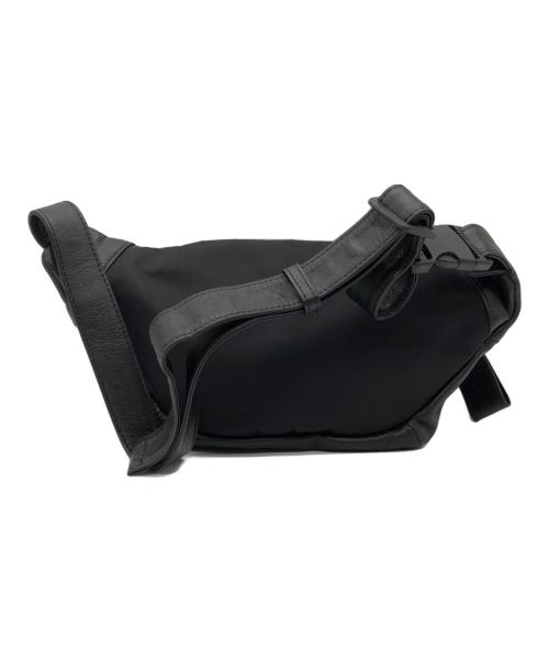 ear PAPILLONNER（イアパピヨネ）ear PAPILLONNER (イアパピヨネ) 牛革ボディバッグ ブラックの古着・服飾アイテム