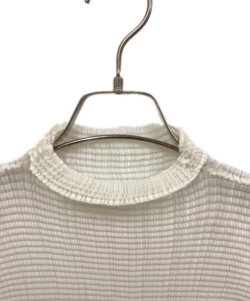 ISSEY MIYAKE FETE（イッセイミヤケフェット）ISSEY MIYAKE FETE (イッセイミヤケフェット) プリーツカットソー ホワイト サイズ:2の古着・服飾アイテム