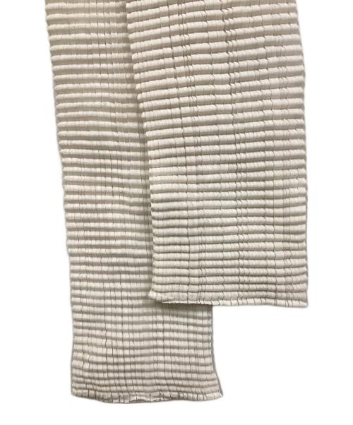ISSEY MIYAKE FETE（イッセイミヤケフェット）ISSEY MIYAKE FETE (イッセイミヤケフェット) プリーツカットソー ホワイト サイズ:2の古着・服飾アイテム