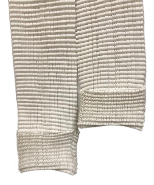 ISSEY MIYAKE FETE（イッセイミヤケフェット）ISSEY MIYAKE FETE (イッセイミヤケフェット) プリーツカットソー ホワイト サイズ:2の古着・服飾アイテム