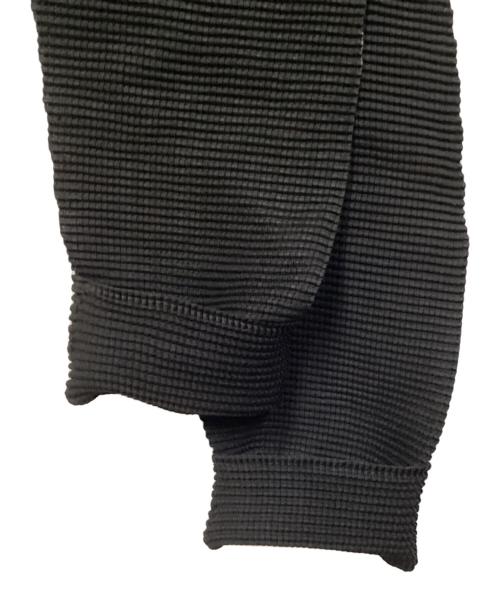 me ISSEY MIYAKE（ミーイッセイ ミヤケ）me ISSEY MIYAKE (ミーイッセイ ミヤケ) ワッフルプリーツカーディガン ブラック サイズ:-の古着・服飾アイテム