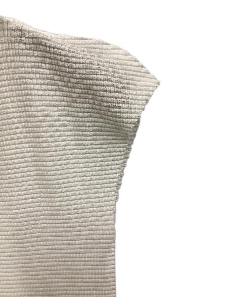 me ISSEY MIYAKE（ミーイッセイ ミヤケ）me ISSEY MIYAKE (ミーイッセイ ミヤケ) ワッフルプリーツカットソー ホワイト サイズ:FREEの古着・服飾アイテム