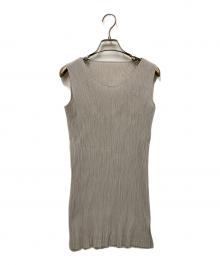 ISSEY MIYAKE FETE（イッセイミヤケフェット）の古着「プリーツノースリーブカットソー」｜グレー