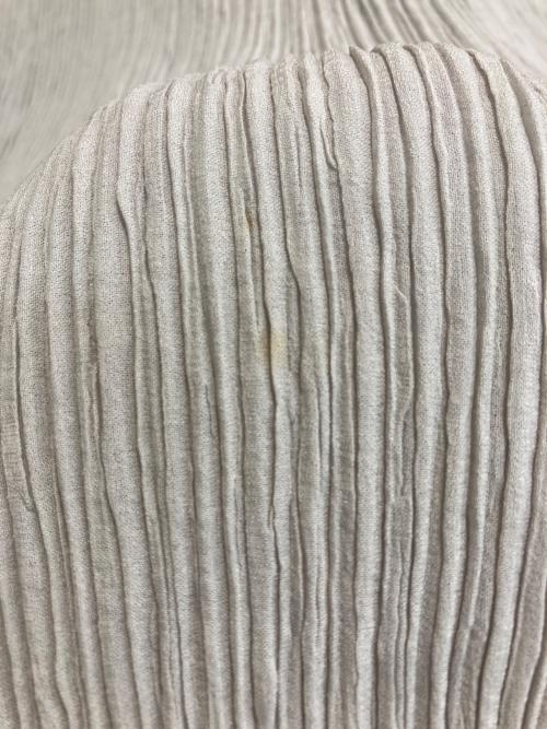 ISSEY MIYAKE FETE（イッセイミヤケフェット）ISSEY MIYAKE FETE (イッセイミヤケフェット) プリーツノースリーブカットソー グレー サイズ:2の古着・服飾アイテム