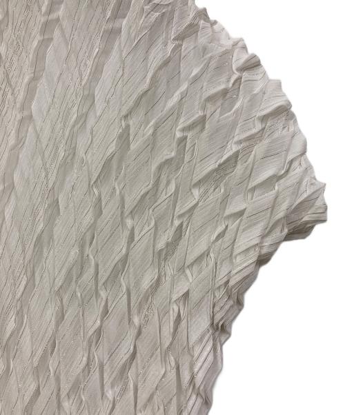 ISSEY MIYAKE（イッセイミヤケ）ISSEY MIYAKE (イッセイミヤケ) プリーツカットソー ホワイト サイズ:2の古着・服飾アイテム