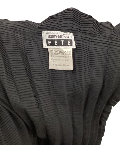 ISSEY MIYAKE FETE（イッセイミヤケフェット）ISSEY MIYAKE FETE (イッセイミヤケフェット) プリーツシャツ グレー×ブラック サイズ:2の古着・服飾アイテム