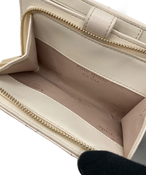 Kate Spade（ケイトスペード）Kate Spade (ケイトスペード) 2つ折り財布 ベージュの古着・服飾アイテム