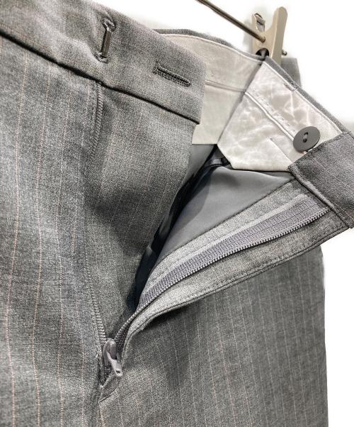 23区（ニジュウサンク）23区 (ニジュウサンク) ファインネスウールストライプセットアップスーツ グレー サイズ:42の古着・服飾アイテム