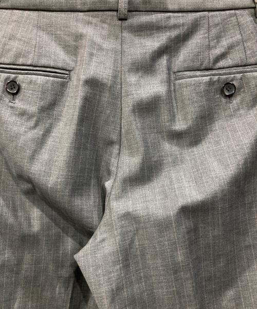 23区（ニジュウサンク）23区 (ニジュウサンク) ファインネスウールストライプセットアップスーツ グレー サイズ:42の古着・服飾アイテム