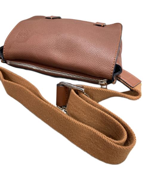 LOEWE（ロエベ）LOEWE (ロエベ) ミリタリー メッセンジャーバッグ XS ブラウンの古着・服飾アイテム
