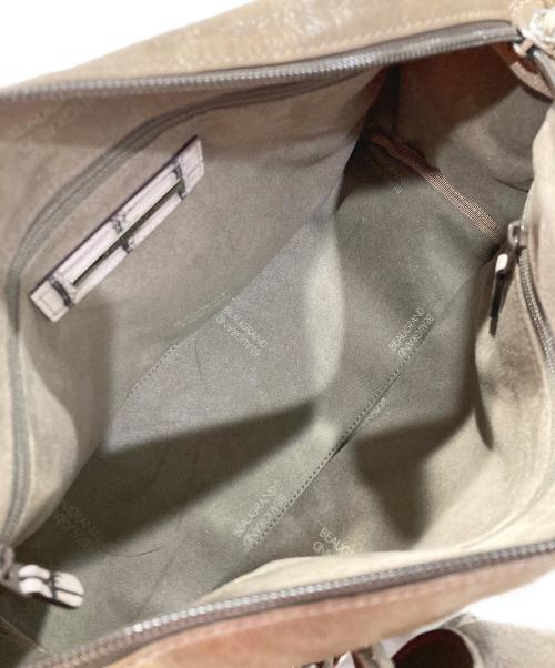 BEAUGRAND（ボーグラン）BEAUGRAND (ボーグラン) バニラクロコフラワーコサージュ付きハンドバッグ ベージュの古着・服飾アイテム