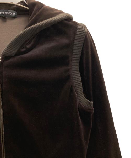 FOXEY NEWYORK（フォクシーニューヨーク）FOXEY NEWYORK (フォクシーニューヨーク) アームデタッチャブルベロアパーカー ブラウン サイズ:40の古着・服飾アイテム